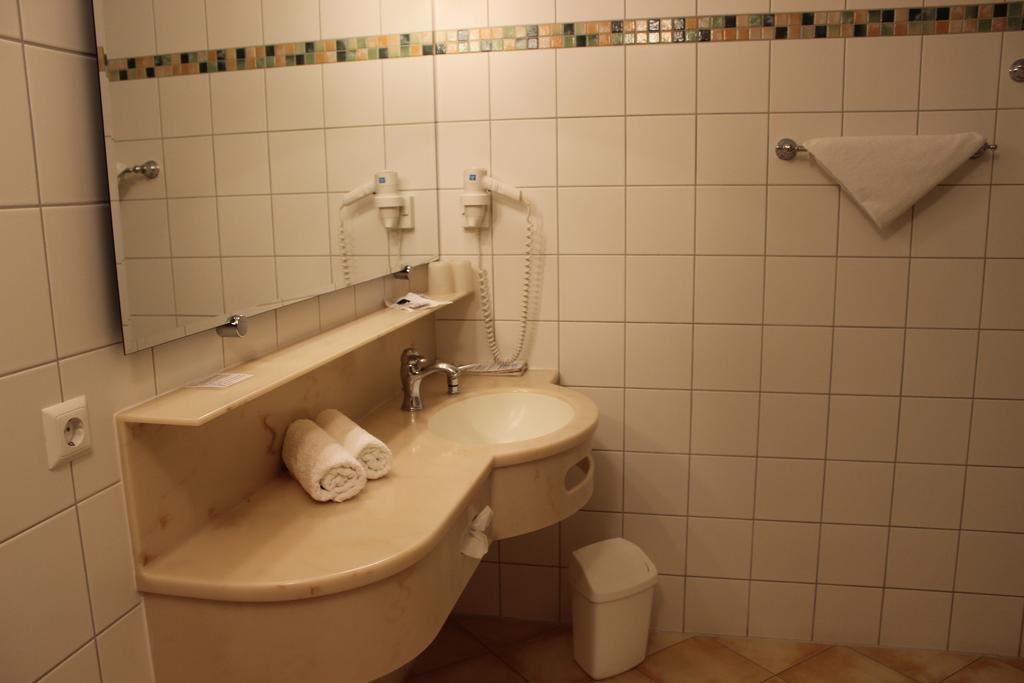 Genussgasthof & Hotel Beim Krutzler Heiligenbrunn Chambre photo